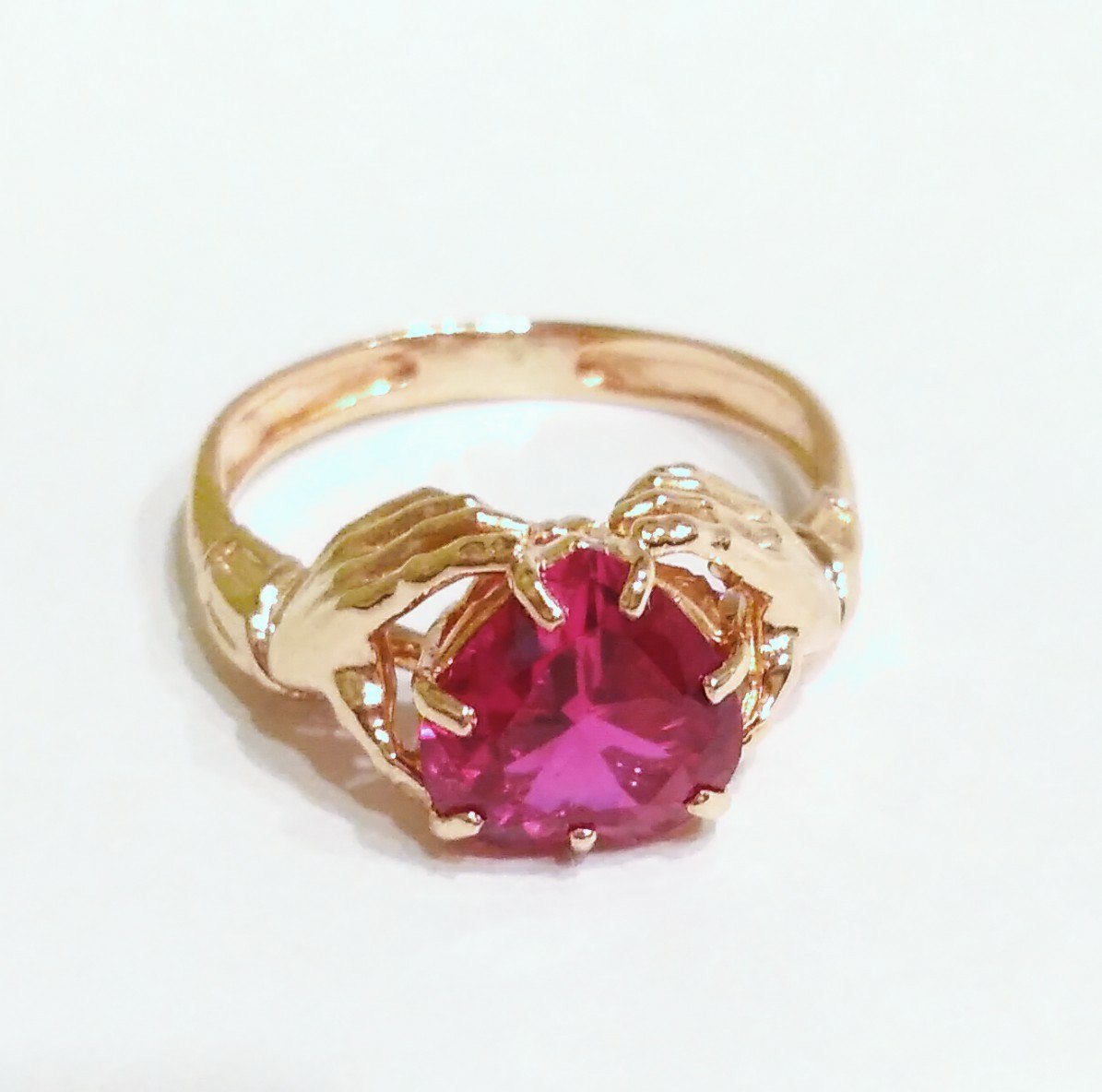 кольцо с камнем из золота 585